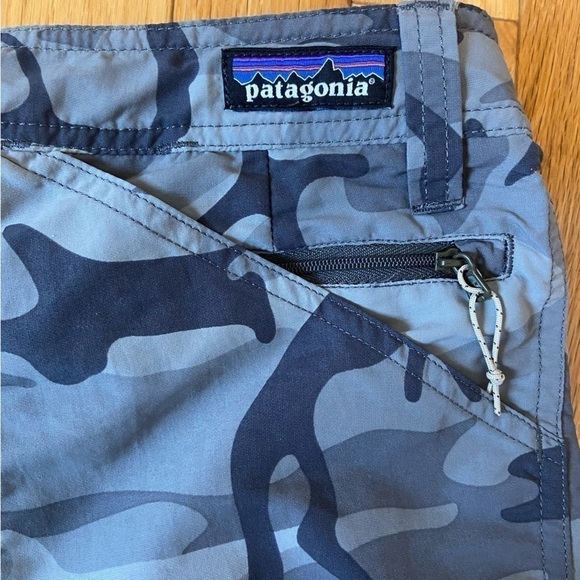 Patagonia Men’s Grey Camouflage Lightweight Shorts Size 29 - Picture 8 of 11